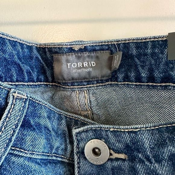 NWT Torrid Mom Straight Vintage Distressed Jean - Picture 10 of 12